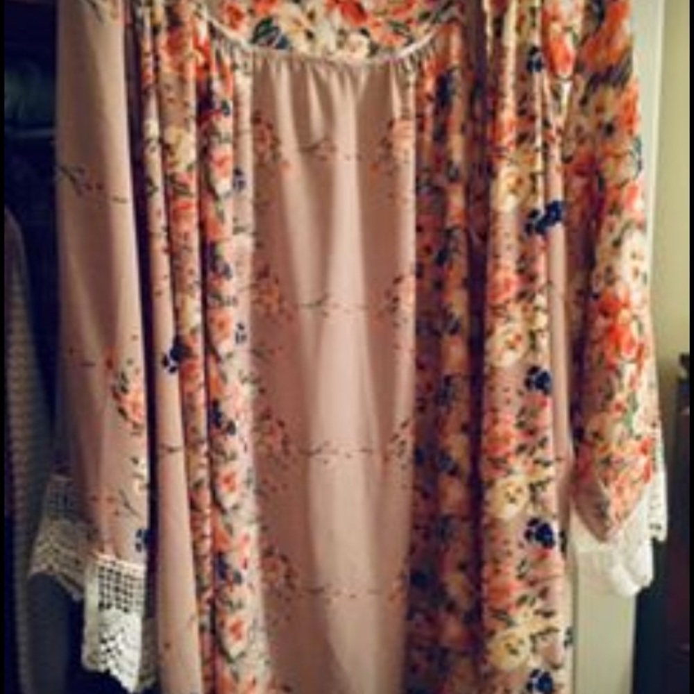Beautiful Kimono - Picture 3 of 4